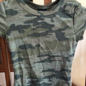XS camo crop top